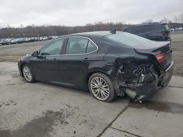 4T1BZ1HK0JU500949 2018 TOYOTA CAMRY - Image 2