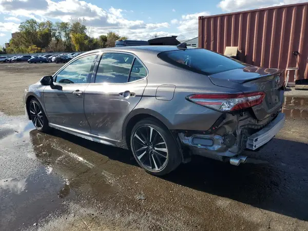 4T1BZ1HK0JU501468 2018 TOYOTA CAMRY - Image 2