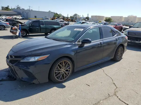 4T1BZ1HK0JU503687 2018 TOYOTA CAMRY - Image 1