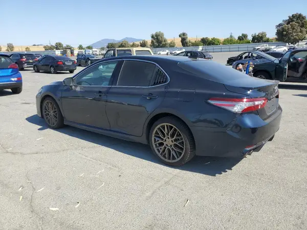 4T1BZ1HK0JU503687 2018 TOYOTA CAMRY - Image 2