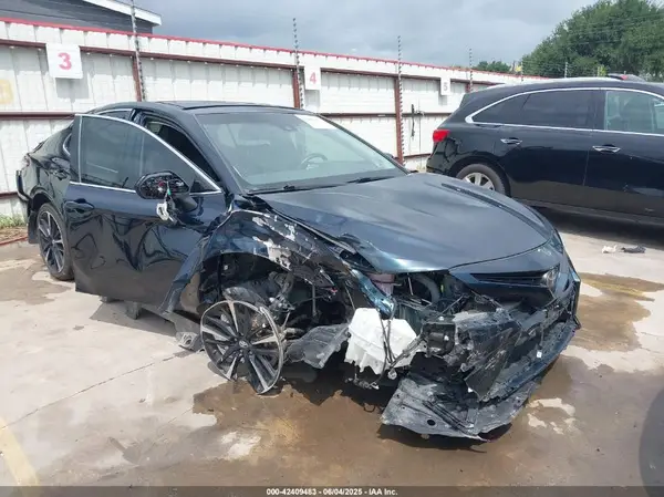 4T1BZ1HK0JU505763 2018 TOYOTA CAMRY - Image 1