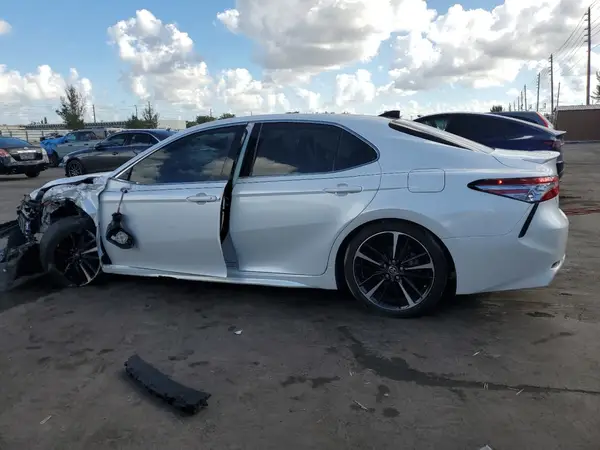 4T1BZ1HK0KU028933 2019 TOYOTA CAMRY - Image 2