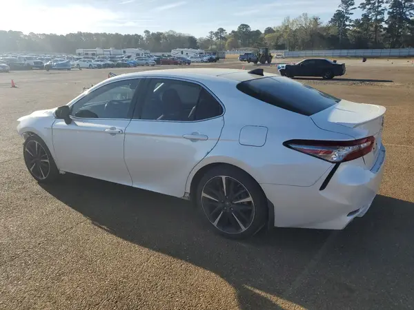 4T1BZ1HK0KU507143 2019 TOYOTA CAMRY - Image 2