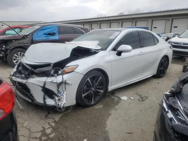 4T1BZ1HK1JU001349 2018 TOYOTA CAMRY - Image 1