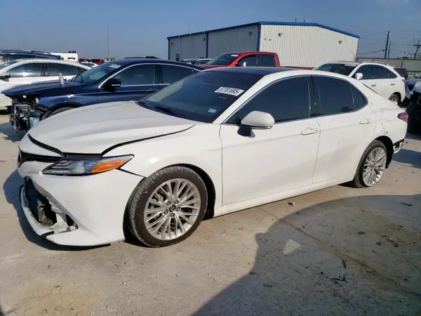 4T1BZ1HK1JU001979 2018 TOYOTA CAMRY - Image 1