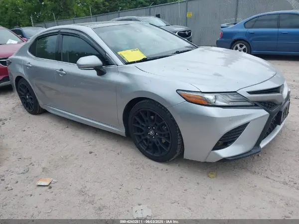 4T1BZ1HK1JU003683 2018 TOYOTA CAMRY - Image 1