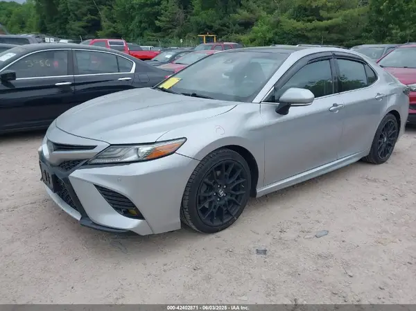 4T1BZ1HK1JU003683 2018 TOYOTA CAMRY - Image 2