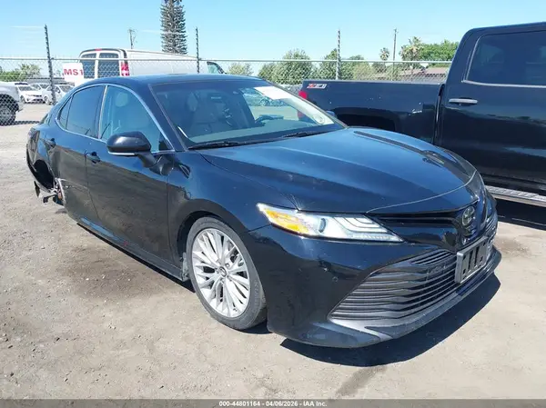 4T1BZ1HK1JU005871 2018 TOYOTA CAMRY - Image 1