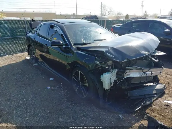4T1BZ1HK1JU007751 2018 TOYOTA CAMRY - Image 1