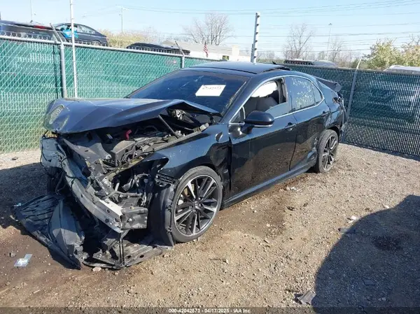 4T1BZ1HK1JU007751 2018 TOYOTA CAMRY - Image 2