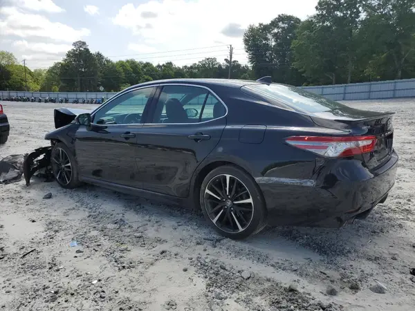 4T1BZ1HK1JU008401 2018 TOYOTA CAMRY - Image 2