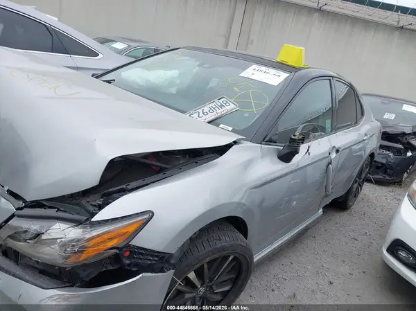 4T1BZ1HK1JU011069 2018 TOYOTA CAMRY - Image 2