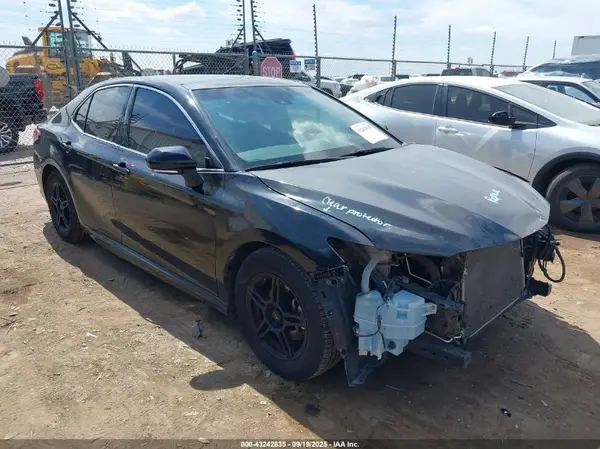 4T1BZ1HK1JU013288 2018 TOYOTA CAMRY - Image 1