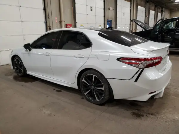 4T1BZ1HK1JU013341 2018 TOYOTA CAMRY - Image 2
