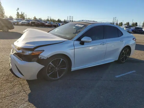 4T1BZ1HK1JU016949 2018 TOYOTA CAMRY - Image 1