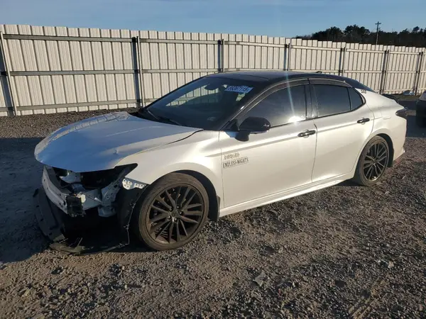 4T1BZ1HK1JU017115 2018 TOYOTA CAMRY - Image 1