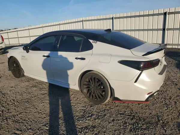 4T1BZ1HK1JU017115 2018 TOYOTA CAMRY - Image 2