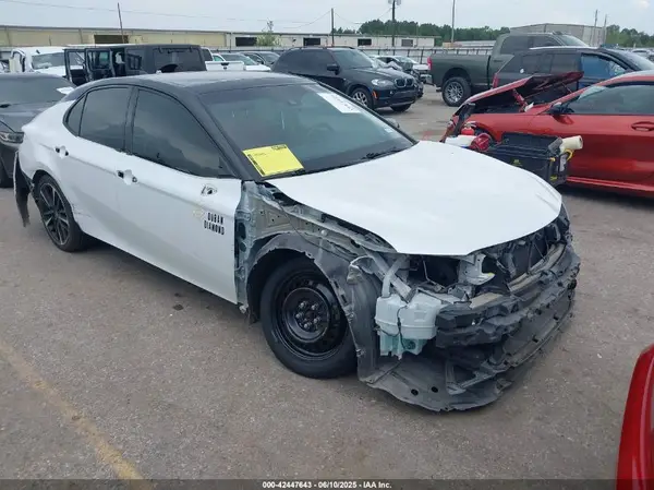 4T1BZ1HK1JU019446 2018 TOYOTA CAMRY - Image 1