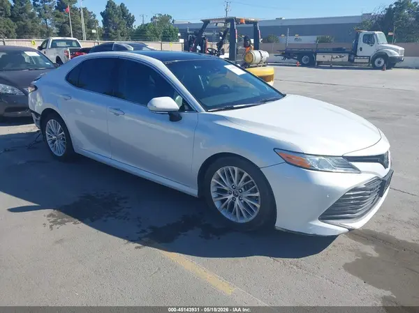 4T1BZ1HK1JU506548 2018 TOYOTA CAMRY - Image 1