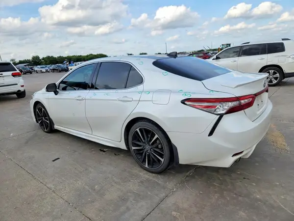 4T1BZ1HK1KU026799 2019 TOYOTA CAMRY - Image 2