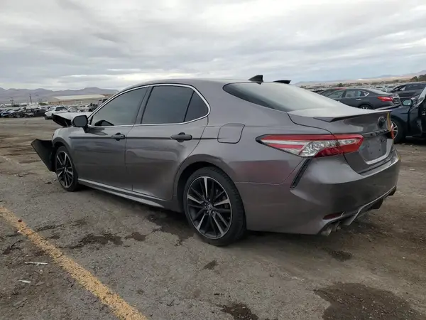 4T1BZ1HK2JU001408 2018 TOYOTA CAMRY - Image 2