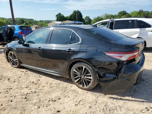 4T1BZ1HK2JU003577 2018 TOYOTA CAMRY - Image 2