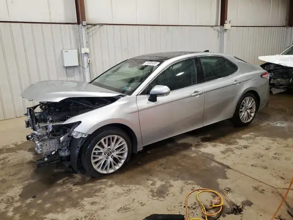 4T1BZ1HK2JU003594 2018 TOYOTA CAMRY - Image 1