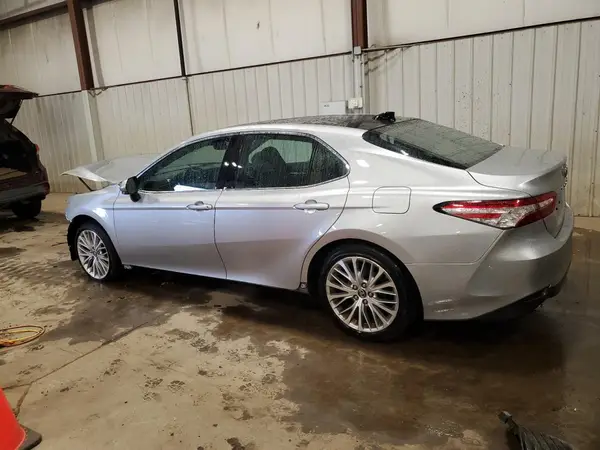 4T1BZ1HK2JU003594 2018 TOYOTA CAMRY - Image 2