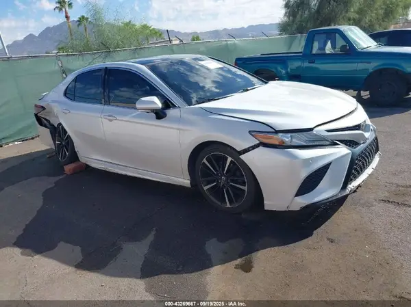 4T1BZ1HK2JU004597 2018 TOYOTA CAMRY - Image 1