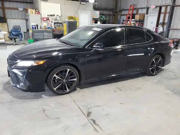 4T1BZ1HK2JU006866 2018 TOYOTA CAMRY - Image 1