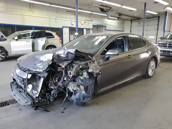 4T1BZ1HK2JU008116 2018 TOYOTA CAMRY - Image 1