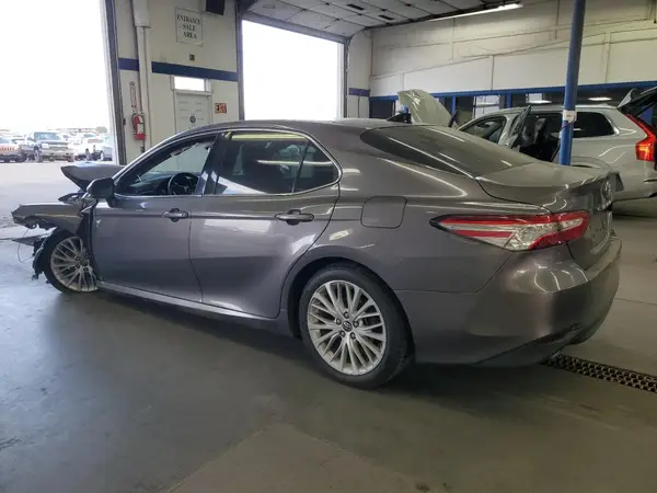 4T1BZ1HK2JU008116 2018 TOYOTA CAMRY - Image 2