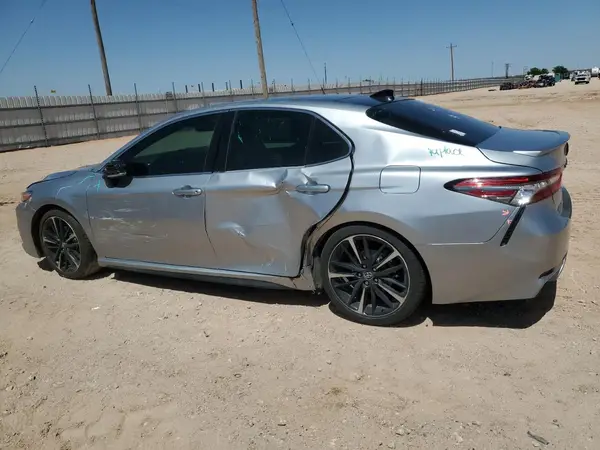 4T1BZ1HK2JU008391 2018 TOYOTA CAMRY - Image 2