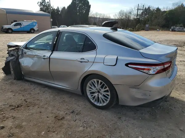 4T1BZ1HK2JU009556 2018 TOYOTA CAMRY - Image 2