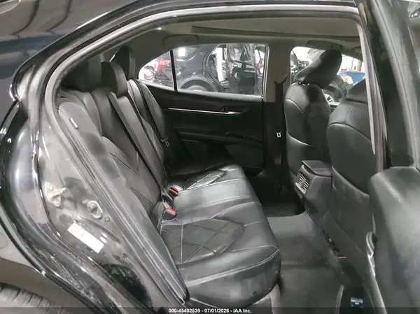 4T1BZ1HK2JU009587 2018 TOYOTA CAMRY - Image 8