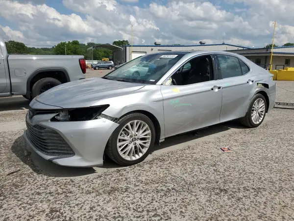4T1BZ1HK2JU009976 2018 TOYOTA CAMRY - Image 1