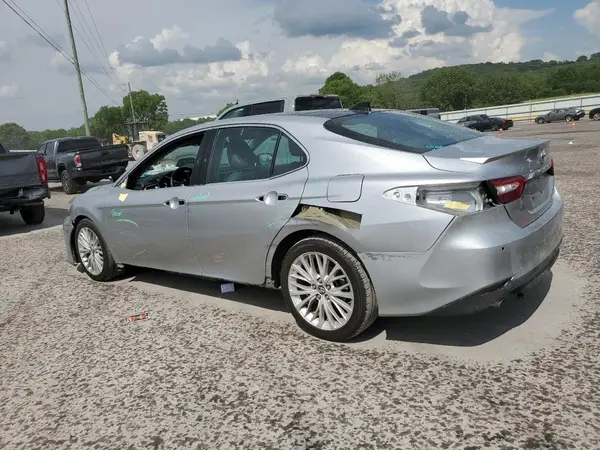 4T1BZ1HK2JU009976 2018 TOYOTA CAMRY - Image 2
