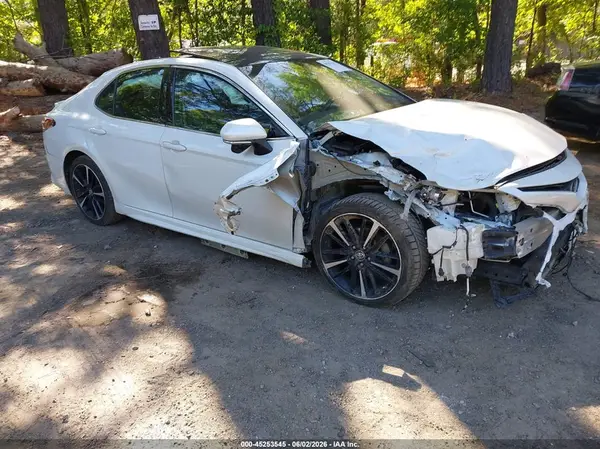 4T1BZ1HK2JU010660 2018 TOYOTA CAMRY - Image 1