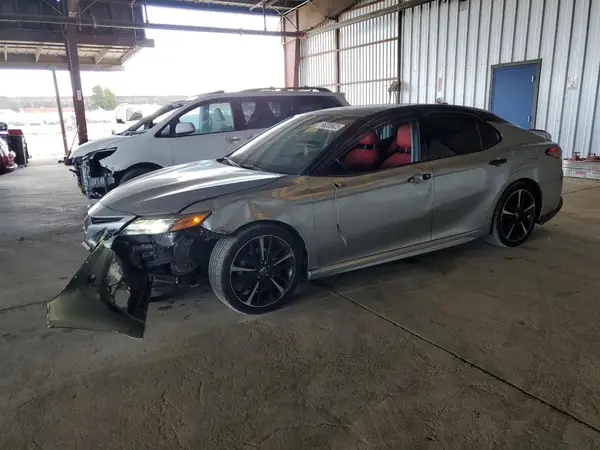 4T1BZ1HK2JU010688 2018 TOYOTA CAMRY - Image 1