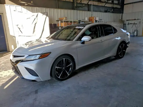 4T1BZ1HK2JU012165 2018 TOYOTA CAMRY - Image 1