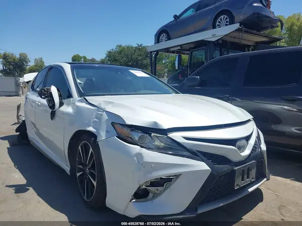 4T1BZ1HK2JU012960 2018 TOYOTA CAMRY - Image 1
