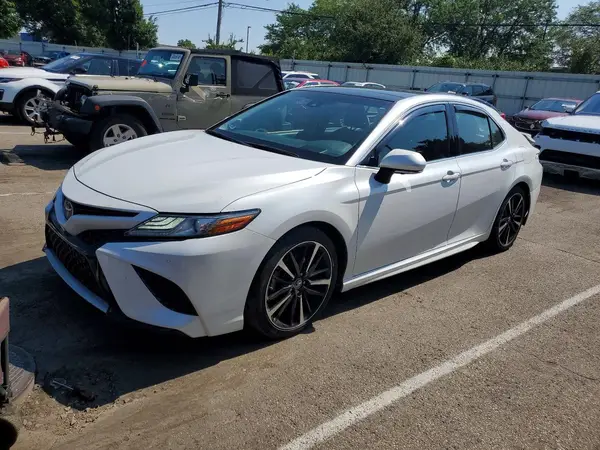 4T1BZ1HK2JU013039 2018 TOYOTA CAMRY - Image 1