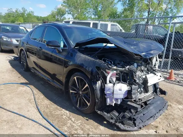 4T1BZ1HK2JU014126 2018 TOYOTA CAMRY - Image 1