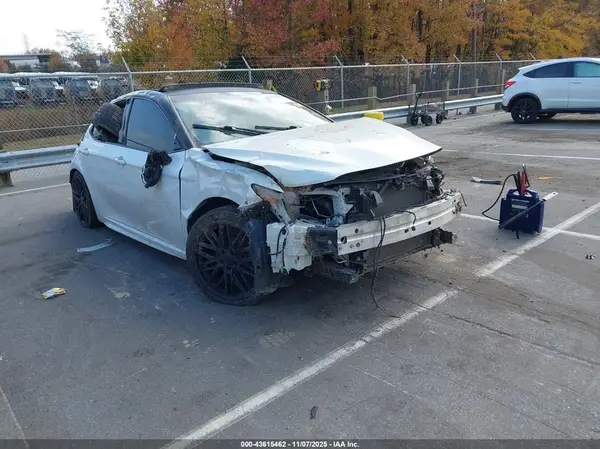 4T1BZ1HK2JU014501 2018 TOYOTA CAMRY - Image 1