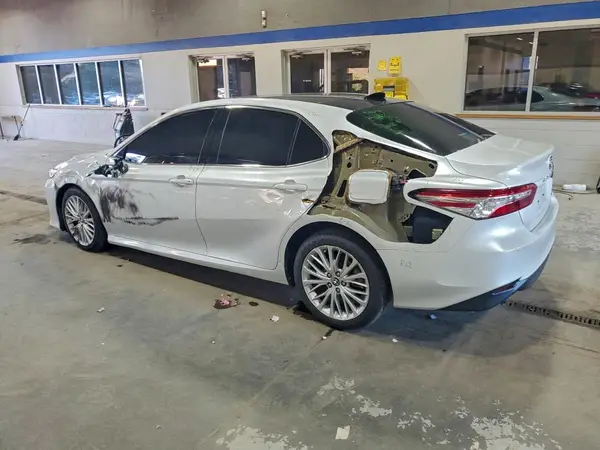 4T1BZ1HK2JU015177 2018 TOYOTA CAMRY - Image 2
