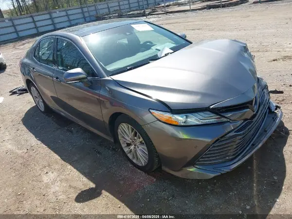 4T1BZ1HK2JU015664 2018 TOYOTA CAMRY - Image 1