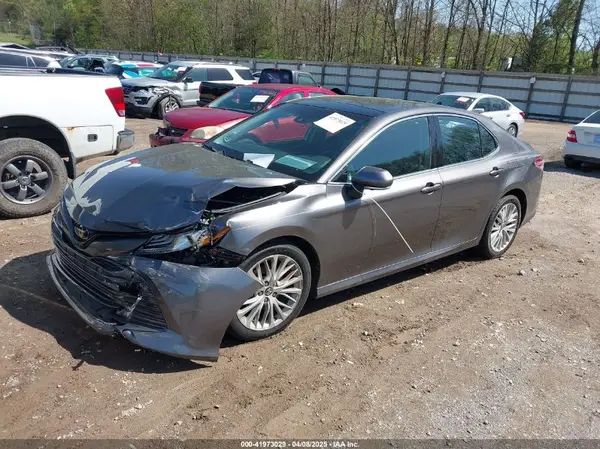 4T1BZ1HK2JU015664 2018 TOYOTA CAMRY - Image 2
