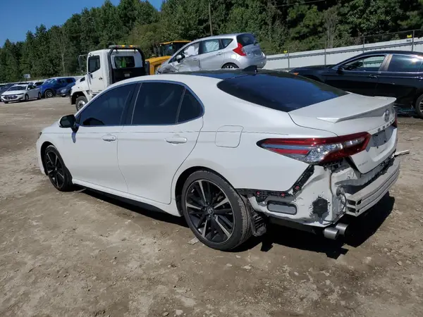 4T1BZ1HK2JU018984 2018 TOYOTA CAMRY - Image 2