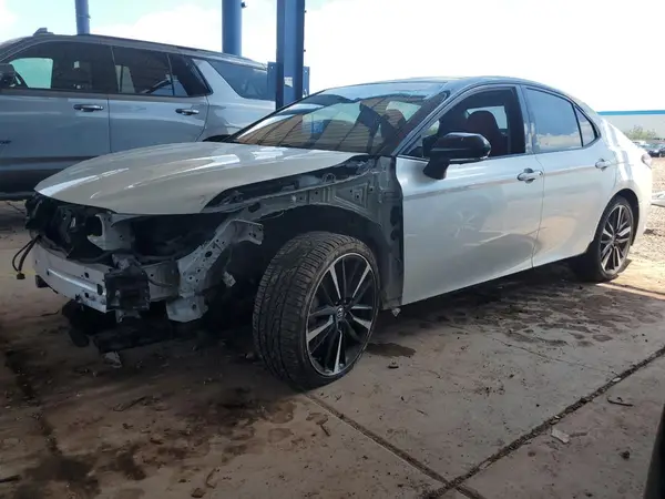 4T1BZ1HK2JU019262 2018 TOYOTA CAMRY - Image 1
