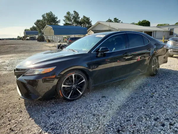 4T1BZ1HK2JU019858 2018 TOYOTA CAMRY - Image 1